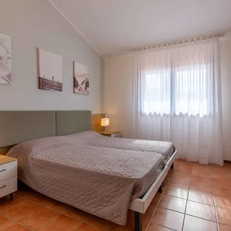 And Apts. In Albarella 24882