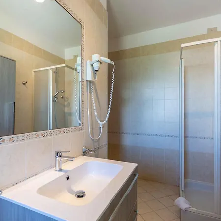 And Apts. In Albarella 24882 *