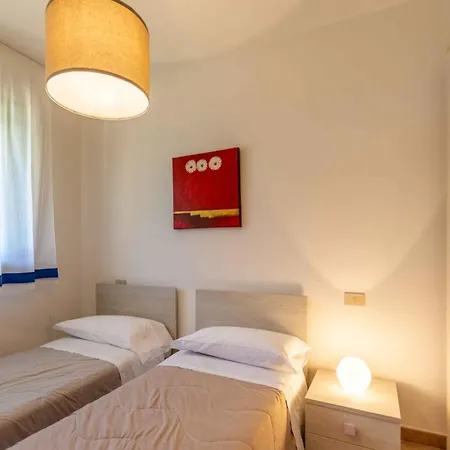 And Apts. In Albarella 24882 Villa