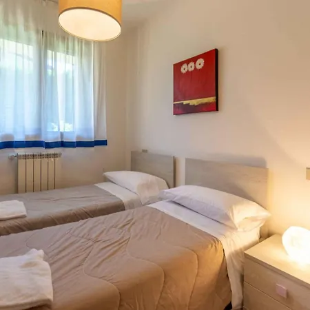 And Apts. In Albarella 24882 Villa