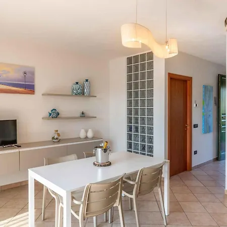 And Apts. In Albarella 24882 Villa